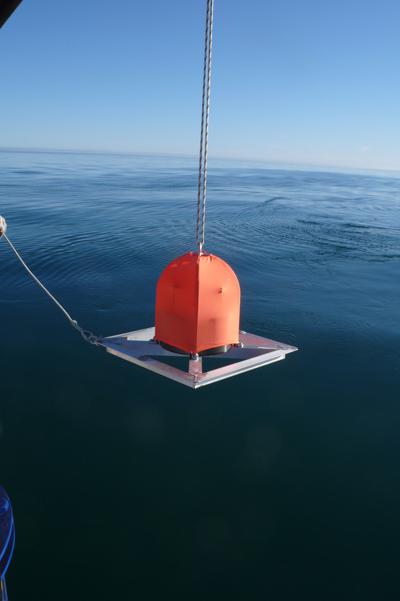 A DASAR being deployed in the Beaufort Sea (on a very calm day). Photo courtesy of Shell Exploration and Production Company and Greeneridge Sciences, Inc.
